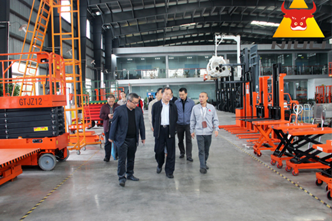 The deputy director of the provincial Commission of economy and information technology and other leaders visited niuli company