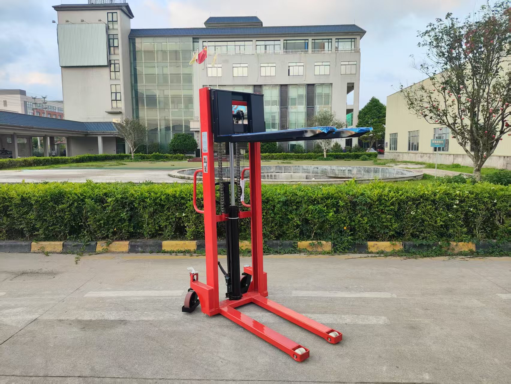 Palet İstifleyicilerde Otomasyon Teknolojisinin Uygulanması 