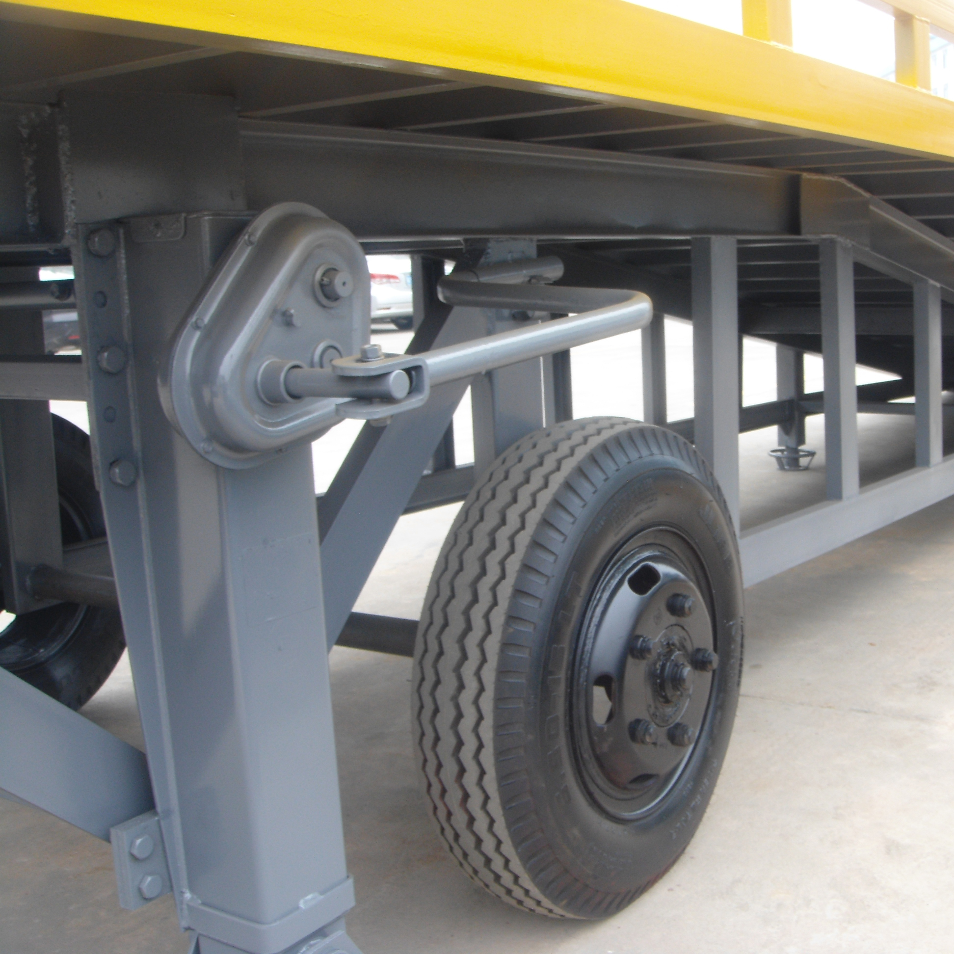NIULI Portable Container Forklift Stacker Truck Pallet Warehouse Loading Ramp Movable Dock Leveler
