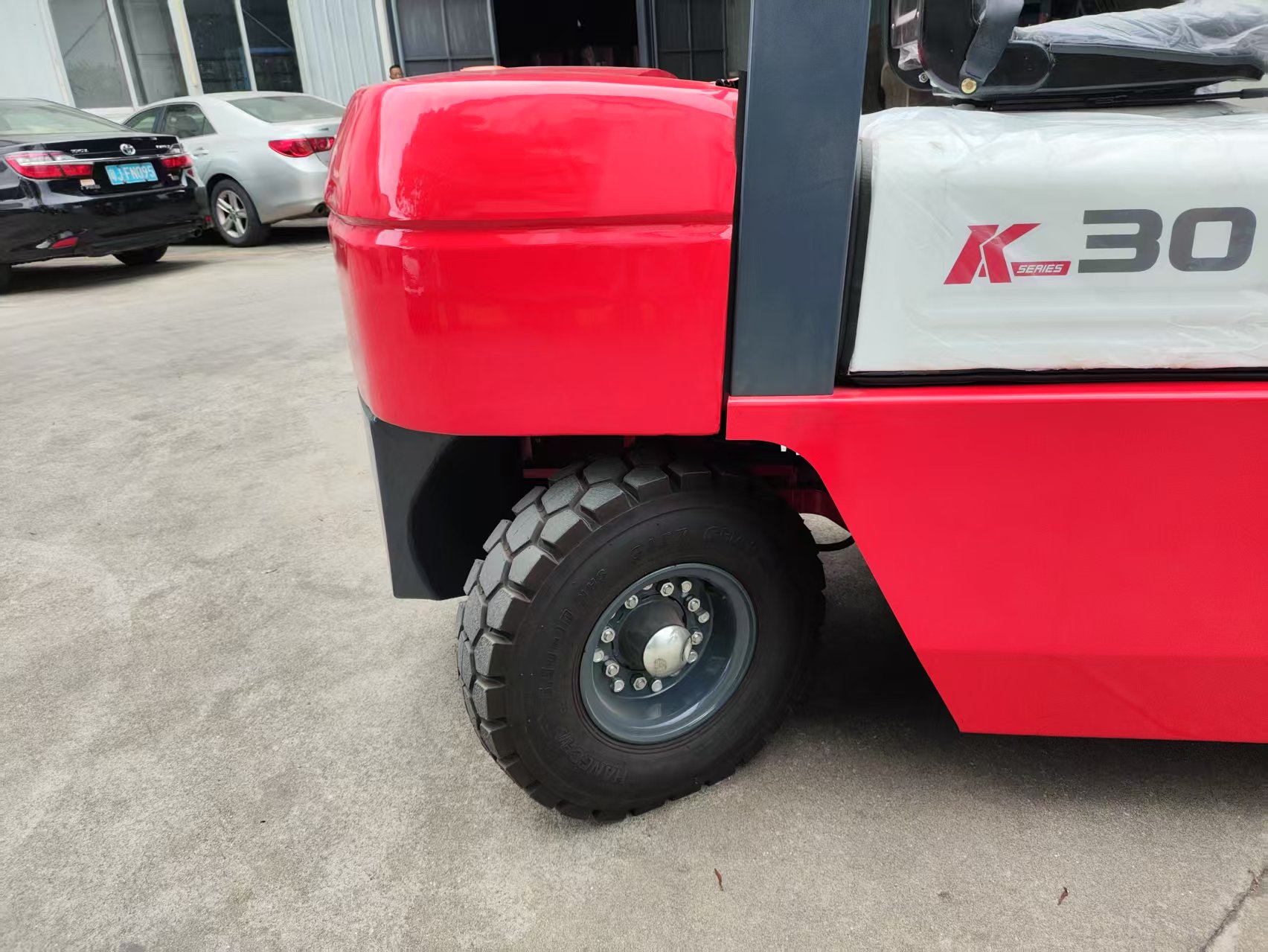 Hydrauliczny w&oacute;zek widłowy z silnikiem Diesla